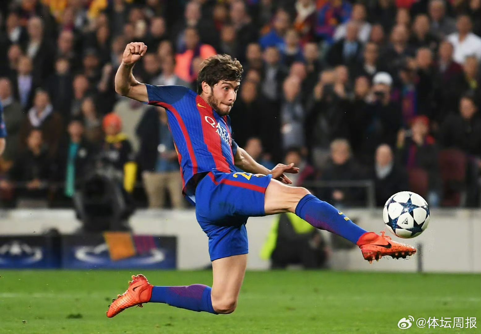 开云体育-巴塞罗那训练开放日，清晨手感冰凉引欢呼，国王杯在即，球队文化再被提及(巴塞罗那瓦伦西亚国王杯)